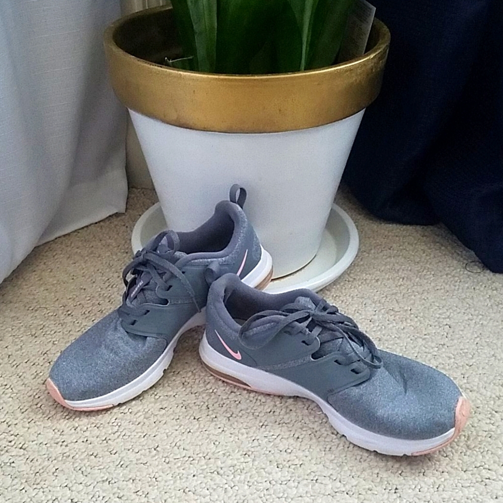 Nike Tennis Shoes